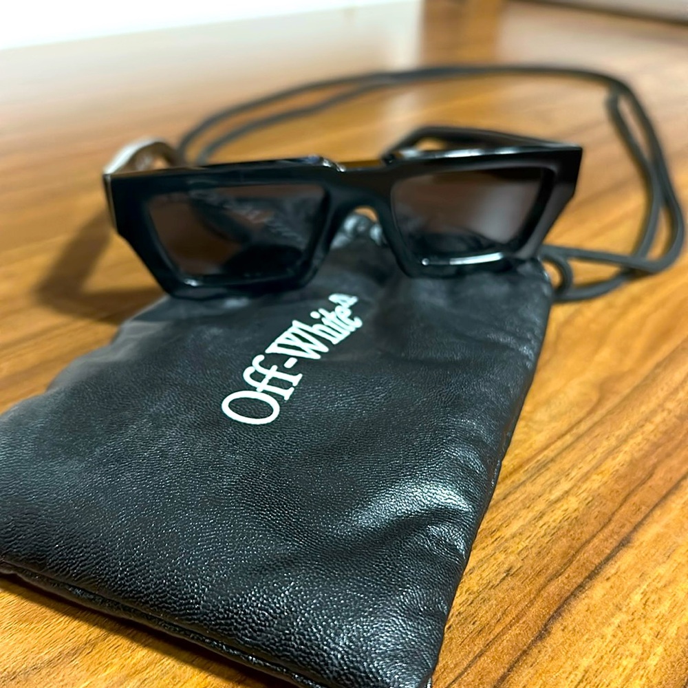 Off-White cat eye sunglasses with black frame